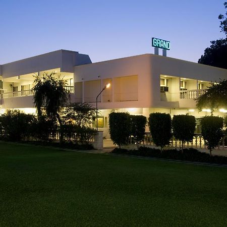 אגרה Grand Hotel מראה חיצוני תמונה