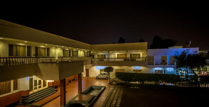 אגרה Grand Hotel מראה חיצוני תמונה