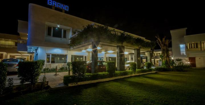 אגרה Grand Hotel מראה חיצוני תמונה